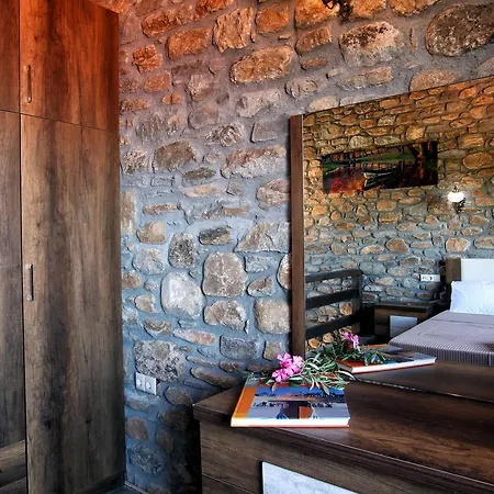 Lithos Maisonette *
